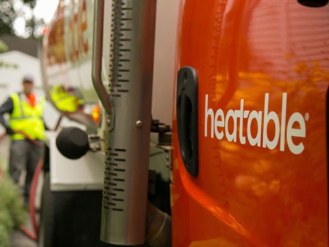 A Heatable oil truck